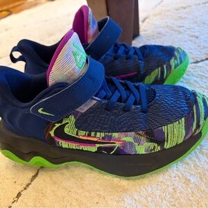 Nike Kids Gionnis basketball shoes